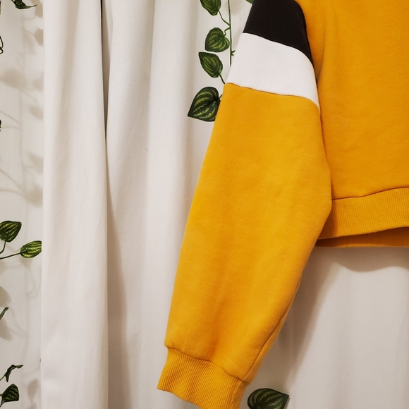 SOLD- H&M DIVIDED CROP YELLOW SWEATER SIZE S - Picture 6 of 8